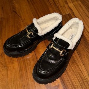 STEVE MADDEN LINED LOAFERS